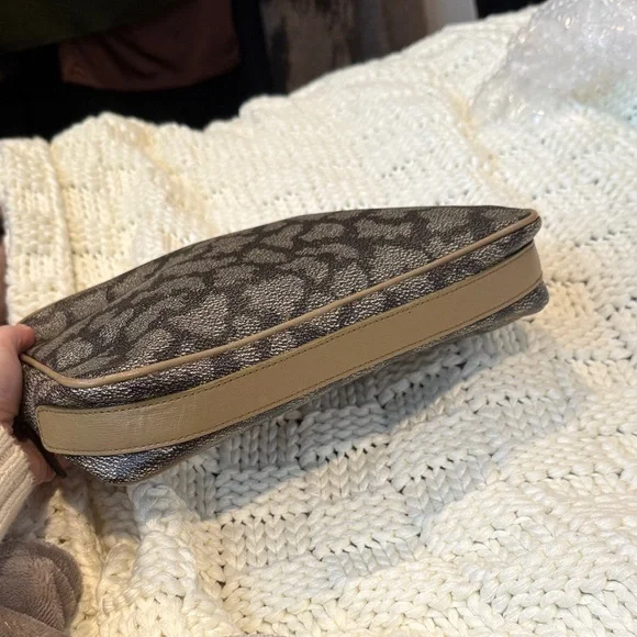 YSL Monogram Coated Canvas Pouch – Authentic – EUC - Picture 4 of 4